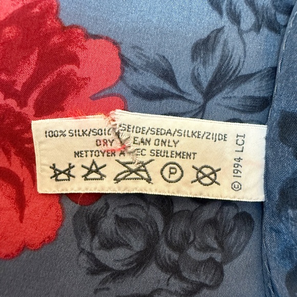 Liz Claiborne Floral Silk Scarf 🇯🇵– Made in Japan – Vintage 1994 - Picture 9 of 9